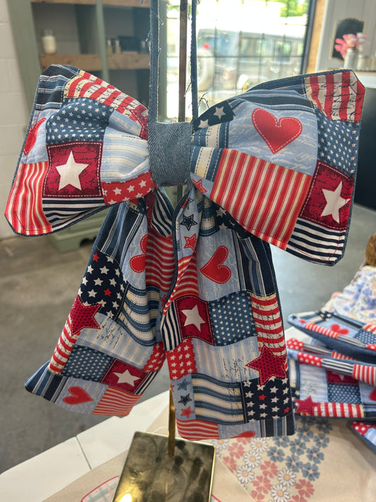 Americana Bow Hanger